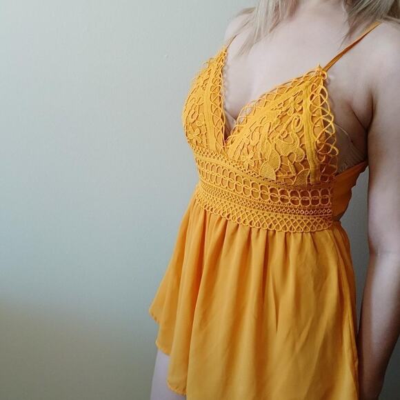 Yellow gold crochet romper, size small - Picture 1 of 6